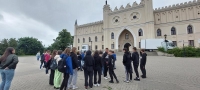 Na dziedzińcu zamku