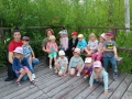 zdjęcie grupowe dzieci wraz z opiekunami