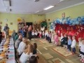  dzieci podczas pasowania przez Panią Dyrektor.