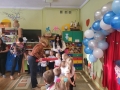  dzieci podczas pasowania przez Panią Dyrektor.