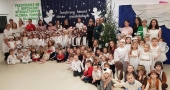 zdjęcie grupowe wszystkich chórów z opiekunkami