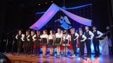 grupa dzieci na scenie