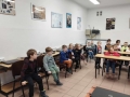 dzieci uczestniczą w zajęciach