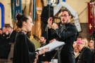 dyrygent chóru w trakcie koncertu