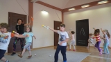 dzieci uczestniczące w zabawach z okazji Dnia Kosmosu.