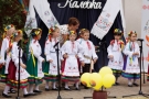 dzieci z zespołu „Kolebka” ubrane w piękne, ludowe stroje