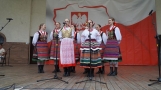 Zespół Pieśni i Tańca „Skowronki” na scenie amfiteatru