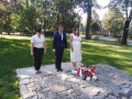 oddanie hołdy poległym przy pomniku