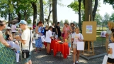 uczestnicy warsztatów plastycznych i wernisażu wystawy