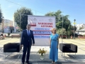 burmistrz i dyrektor biblioteki przy banerze NARODOWE CZYTANIE