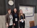 Pani Alina Plis, Karolina Ostapkowicz i Magda Skiepko pozują do wspólnego zdjęcia