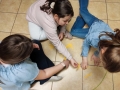 Dziewczynki podczas pracy grupowej