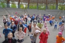 dzieci biorące udział w Międzynarodowym Dniu Tańca