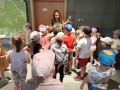 zajęcia edukacyjne, w których uczestniczą dzieci podzielone na grupy.