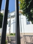 widok na krzyż przy kościele