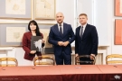 władze samorządpowe po podpisaniu umów