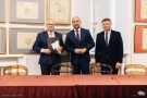 władze samorządpowe po podpisaniu umów