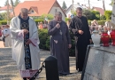 delegacja podczas składania kwiatów