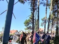 słuzby pełniące wartę chonorową przy pomniku