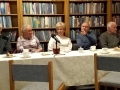 mieszkańcy na spotkaniu w bibliotece