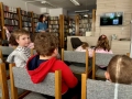 w Miejskiej Bibliotece Publicznej w Hajnówce podczas zajęć edukacyjnych