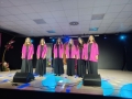 dziewczęta na scenie