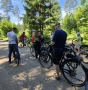 uczestnicy wycieczki rowerowej
